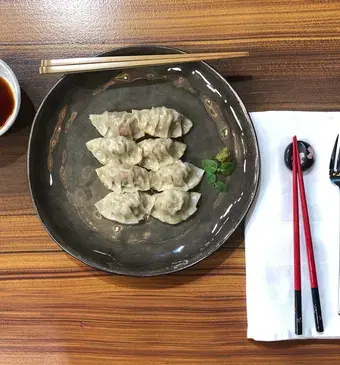 Gyoza met shiitake, gehakt, prei, gember en spitskool