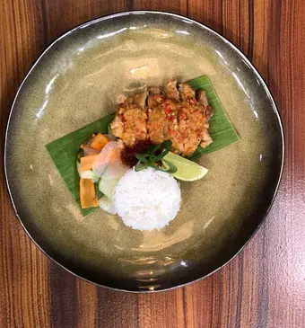 Ayam rica rica met kokos, atjar en rijst