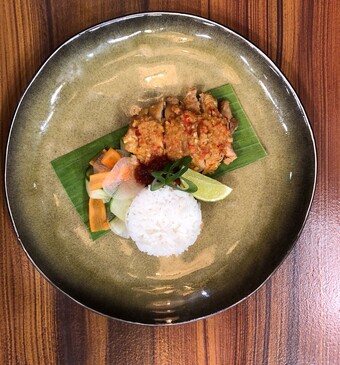 Ayam rica rica met kokos, atjar en rijst