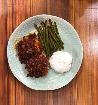 Ajam rica rica met ketjap, sambal boontjes en rijst