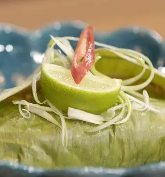 Ikan pepesan met rijst in bananenblad gestoomd