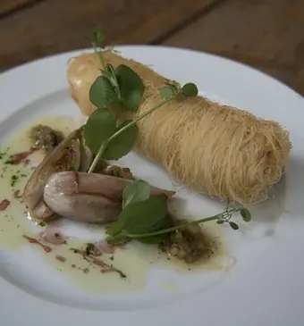 Krokante sliptong met gekarameliseerde witlof