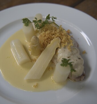 Gevulde colbert met beurre blanc en asperges