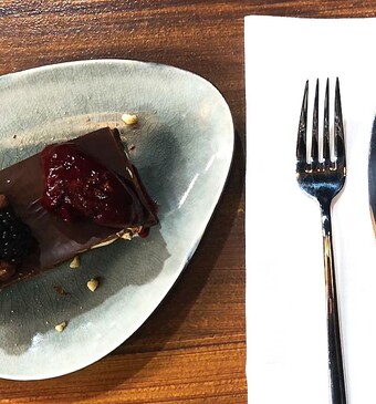 Millefoglie met bramen, chocolademousse, sorbet & koffiekrokantje