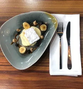 Millefoglie met karamel, tiramisu crème & blauwe bessen