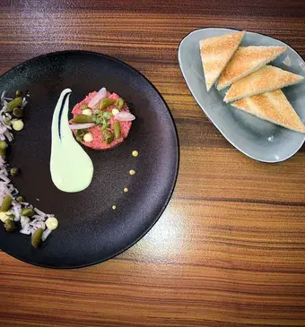 Steak tartare: diamanthaas met peterseliecrème
