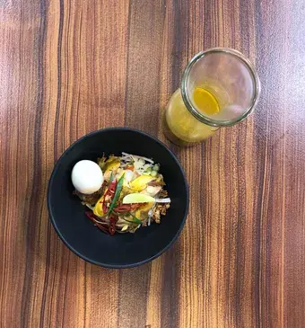 Soto ayam met witte kool, kokos en glasnoedels
