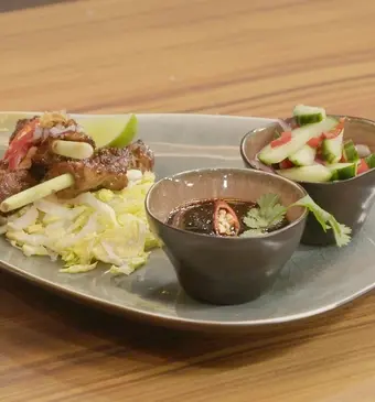 Saté kambing op serehstengel met ketjapsaus