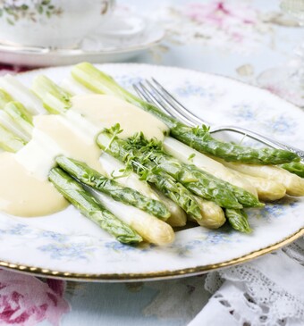 Groene en witte asperges