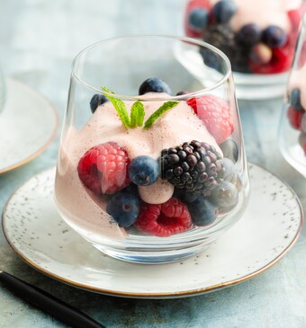 Fruit met rode wijn sabayon