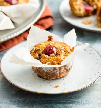 Kersenmuffins met granola