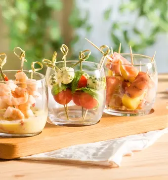 Spiesjes met gegrilde ananas en ham