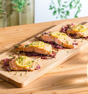 Zalm uit de oven met limoen en korianderdressing