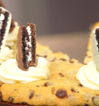 Brownie oreo chocolate chip cookie cheesecake