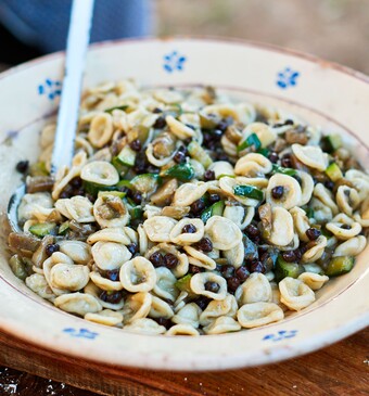 Orecchiette met aubergine & zwarte kikkererwten 