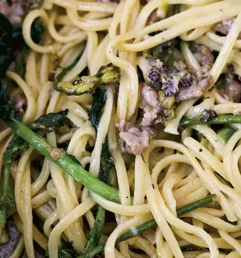 Linguine met worst