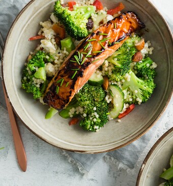 Frisse parelcouscous met gebakken zalm