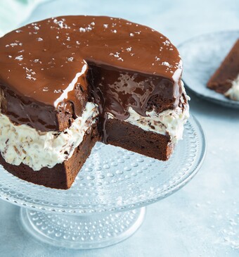 Smeuïge chocoladetaart met crème fraîche en noten