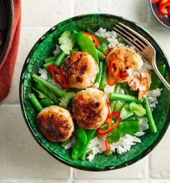Visballetjes met ketjapsaus