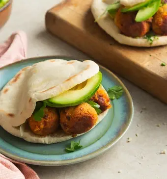 Gevulde pita's met homemade vegaballetjes