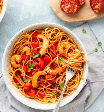 Spaghetti met chorizo en garnalen