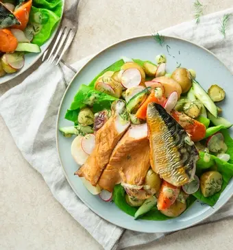 Hollandse aardappelsalade met gerookte makreel 