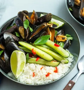 Mosselen met chili, komkommer en kokosrijst