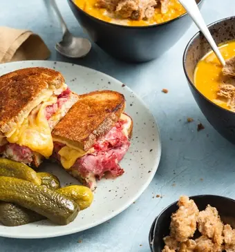 Zoete aardappelsoep met Reuben pantosti