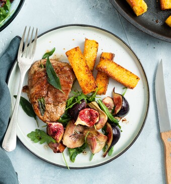 Saltimbocca met polentafriet en gegrilde vijgen-artisjoksalade