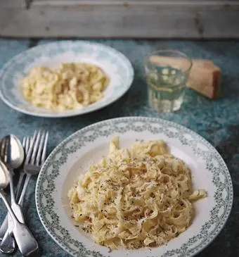 Goldie Hawn’s fettuccine alfredo 