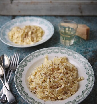 Goldie Hawn’s fettuccine alfredo 