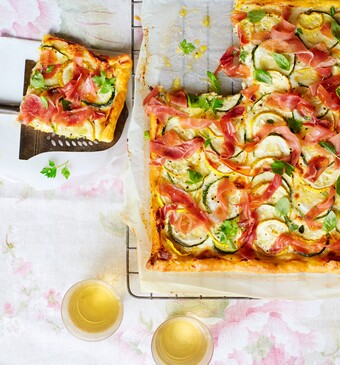 kruidentaart met courgette en serranoham