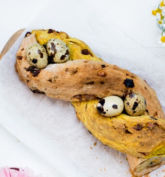 Gevlochten Paasbrood