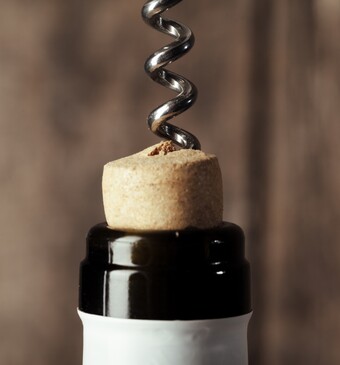 Fles wijn openen zonder opener