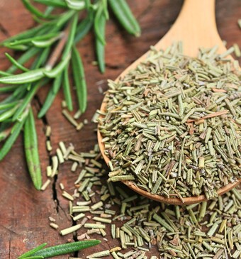 Gedroogde en verse kruiden