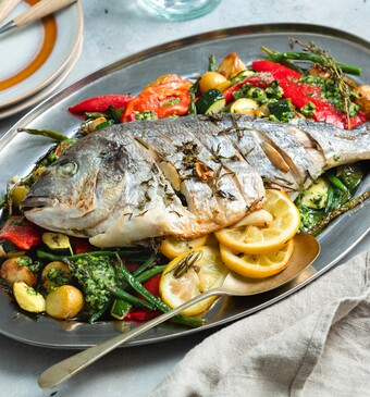 Geroosterde dorade met gepofte groentes en krieltjes