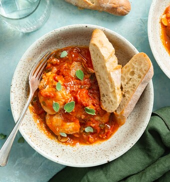 Kipstoof met tomaat en oregano