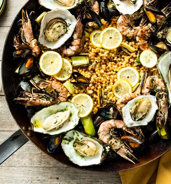 Mosselen, oesters en gamba's van de barbecue