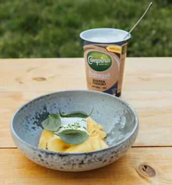 Parfait van biologische boerenyoghurt met mango en witte chocolade