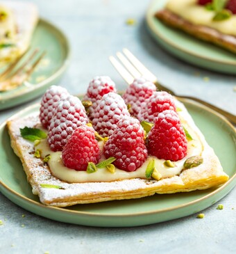 Snelle bladerdeegtaartjes met banketbakkersroom