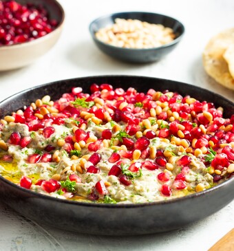 Rokerige baba ganoush met zelfgemaakt flatbread