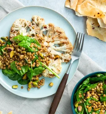  Bloemkoolsteak met salade