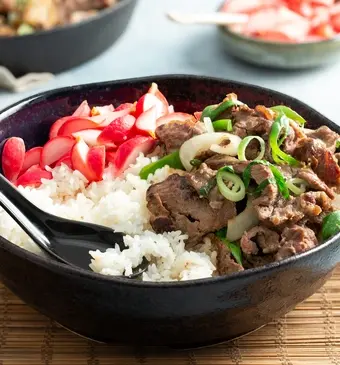 Koreaanse bulgogi rijstbowl