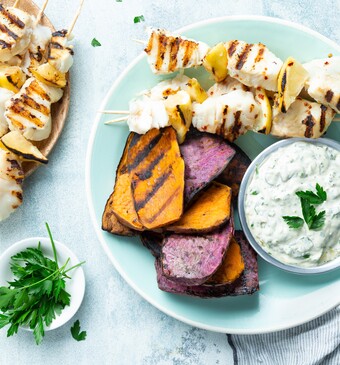 Viskebab met remouladesaus en zoete aardappel