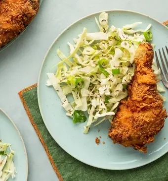 Fried chicken en coleslaw