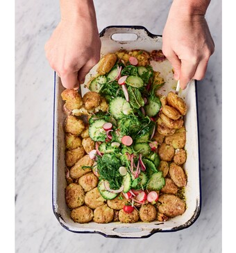 Gebakken aardappelsalade met pickles