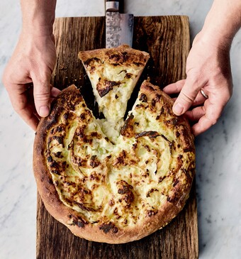 Pizza met bloemkool en kaas