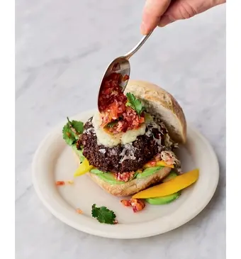 Geroosterde zwarte-bonenburger