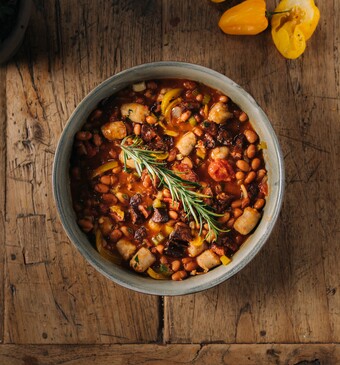 Ovenschotel met chorizo en bruine bonen