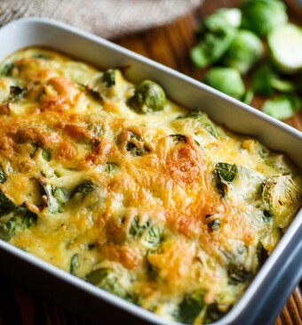 Spruitenovenschotel met zongedroogde tomaten